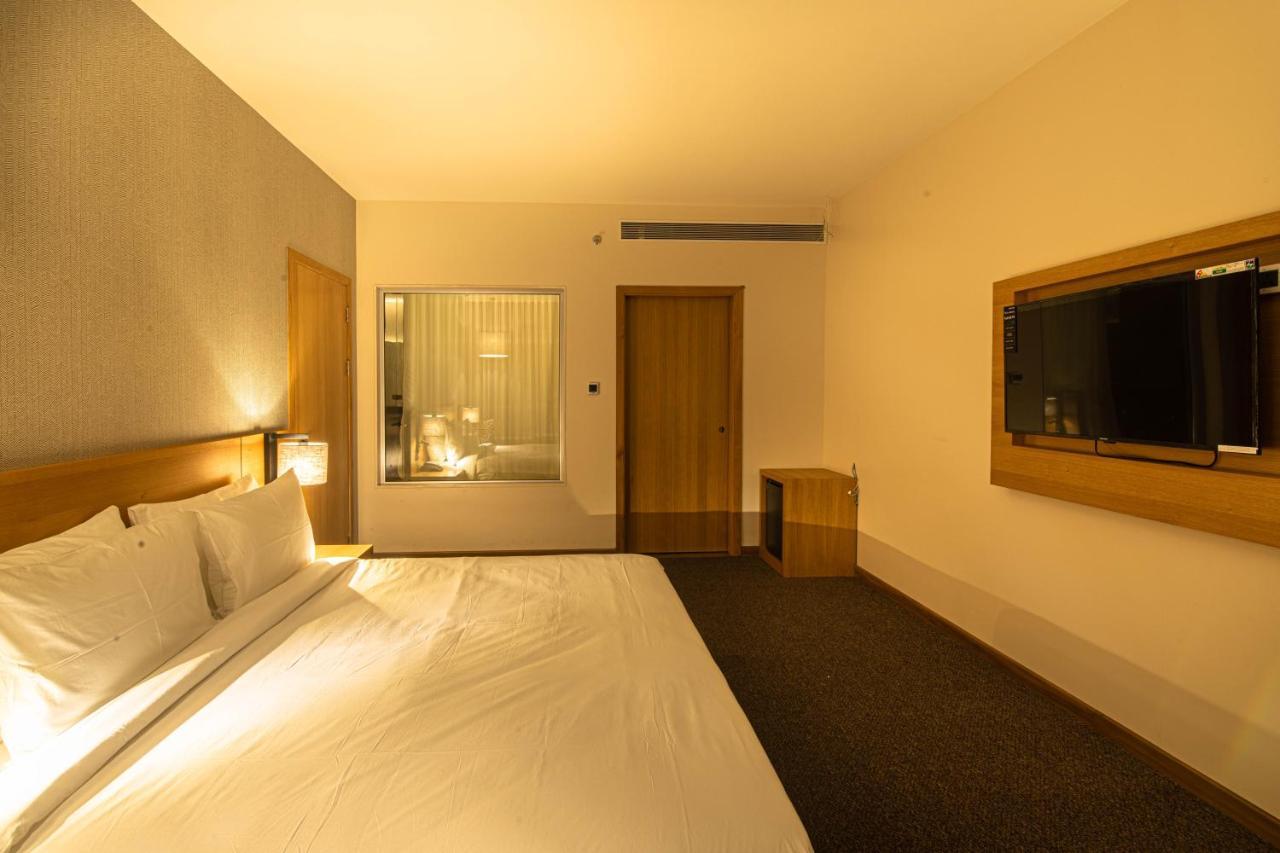 The Vern At Blvd Насик Экстерьер фото