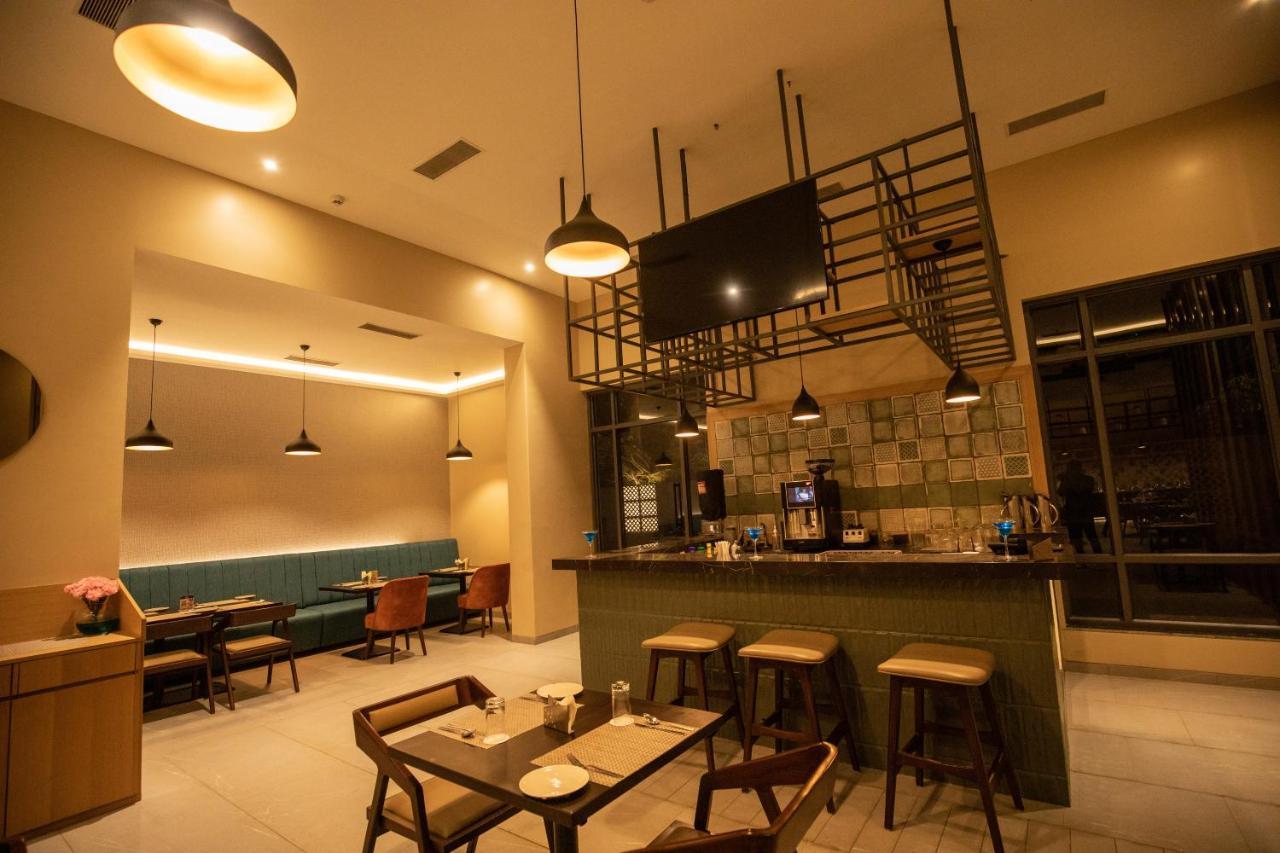 The Vern At Blvd Насик Экстерьер фото